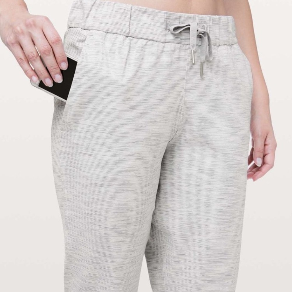 Stretch 7/8 Lululemon on the fly luxtreme crop pant 2 XS May fit 4